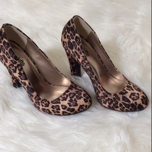 Leopard pumps EUC size 7