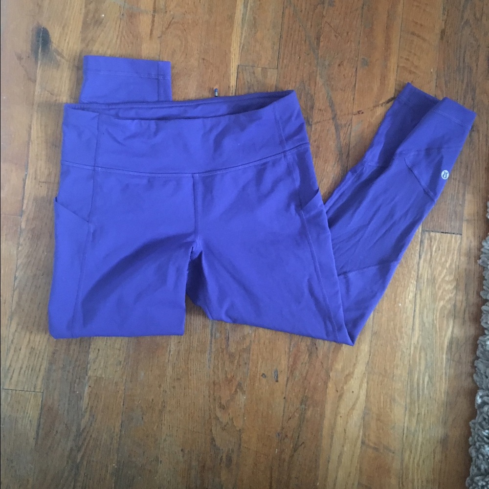 (6) Lululemon blue Capri leggings