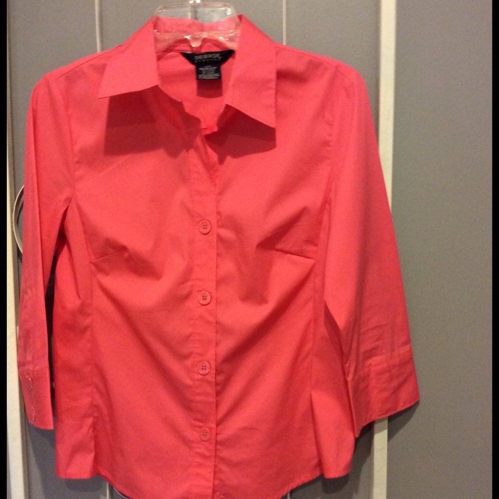 Button up shirt with 3/4 length sleeves