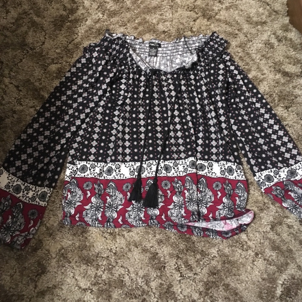 🎉SUPER • SALE 🎉❤Rue21 Over the Shoulder Blouse❤