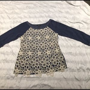 Momteau navy top with cream floral design