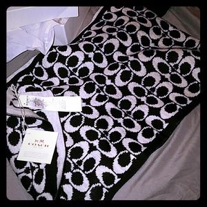 Coach signature knit scarf