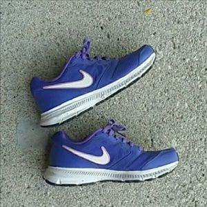 Purple nike shoes very good condition