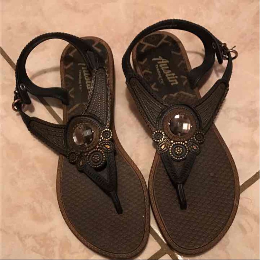 Women's Austin sandals 8