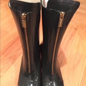 Hunter rain boots women's size 8.