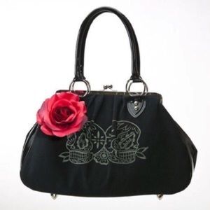 LUX DE VILLE LUCKY ME SKULLS KISS LOCK PURSE LUX DE VILLE LUCKY ME SKULLS KISS LOCK PURSE