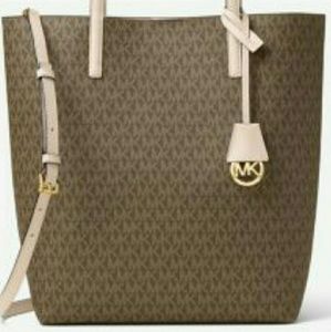 2 authentic Michael Kors: 1 handbag & 1 wristlet.