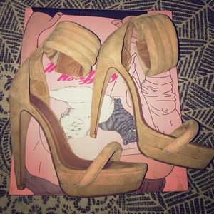 "Latifa" Jeffrey Campbell Platform Pump