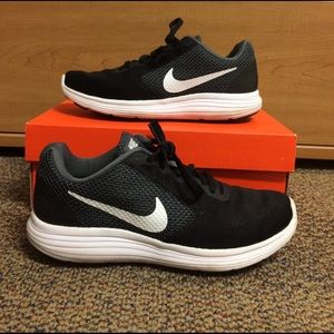 Nike Revolution 3