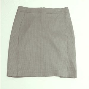 Shorter than a pencil skirt, block/silver print