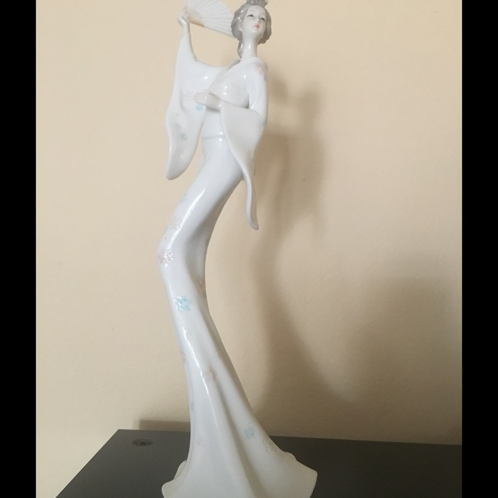 Geisha statue
