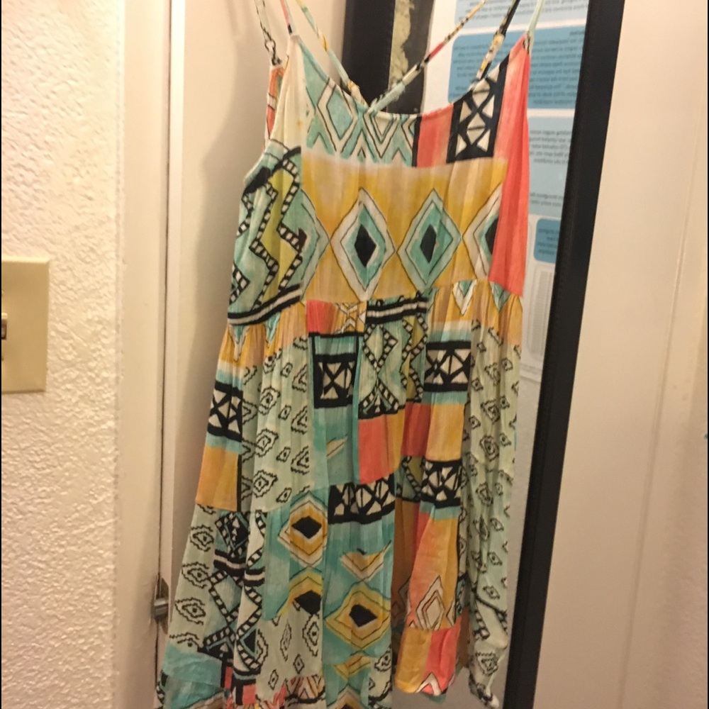 🚫SOLD🚫Billabong adjustable cross back mini dress