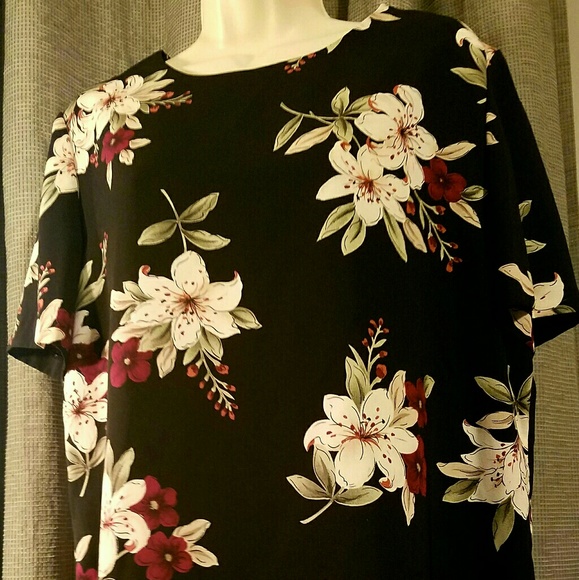 Jacquelyn Smith Black and Floral Pattern Blouse - Picture 1 of 1