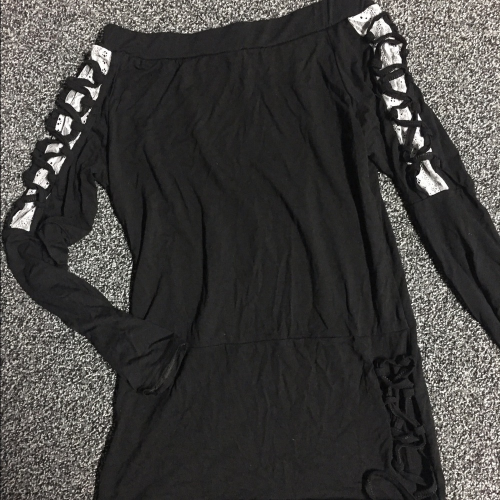 Brand new lace detail top!