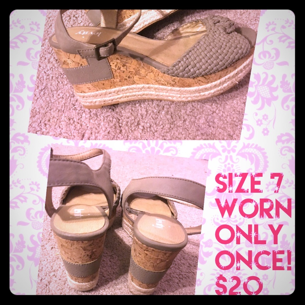 Super cute wedges!