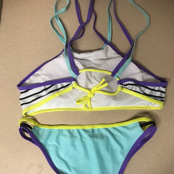 Swimsuit - Picture 3 of 4