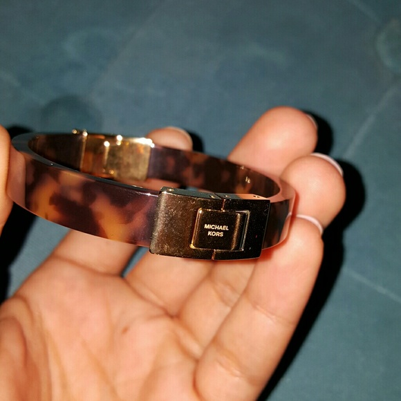 Michael Kors Acetate Tortoise Shell Bracelet - Picture 3 of 7