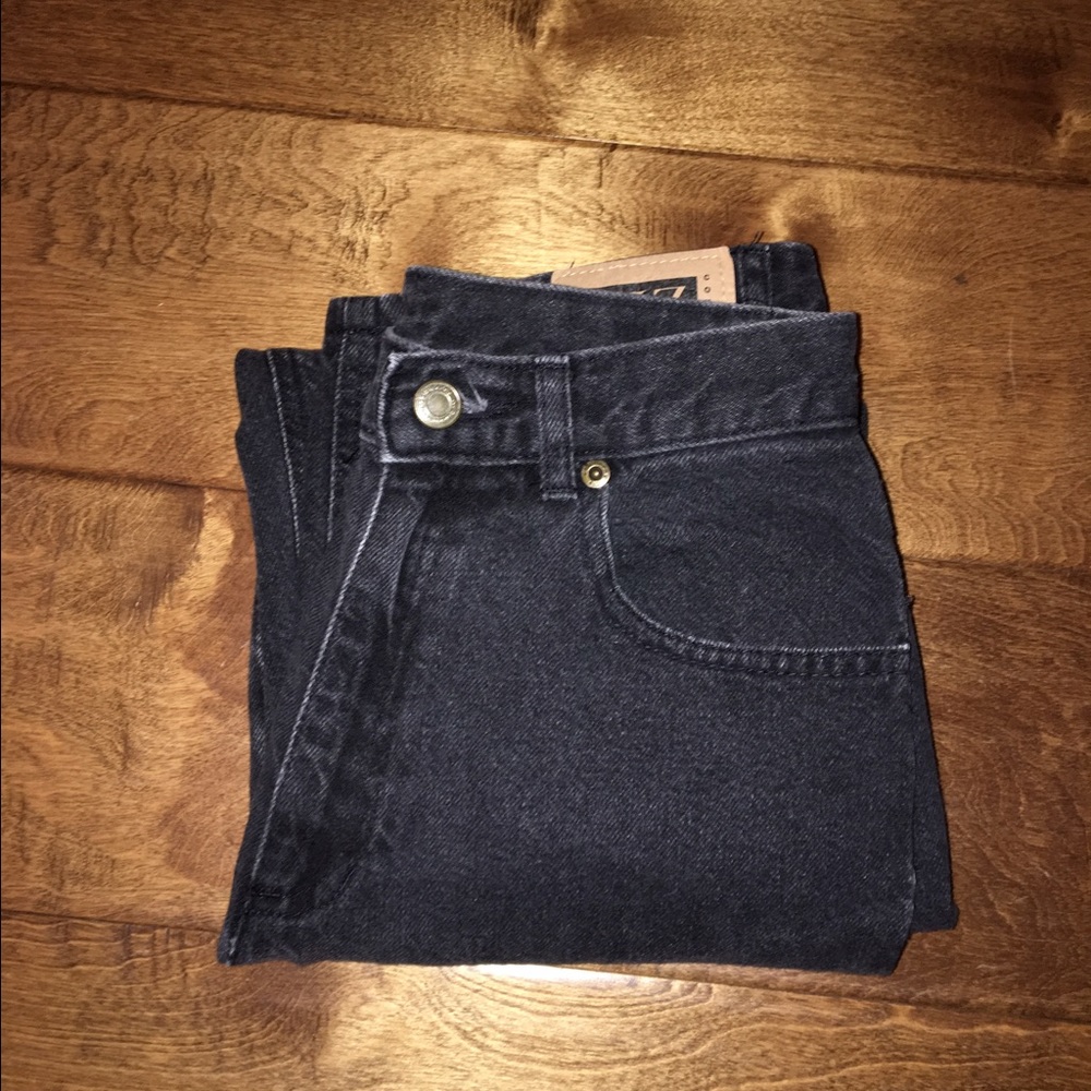 High waisted black denim capri pants