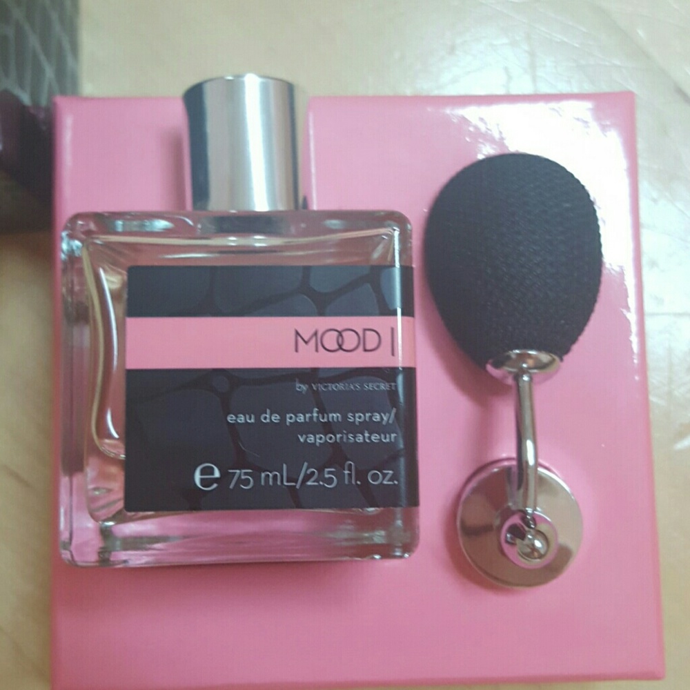 SOLD** Yearn by Victoria's Secret