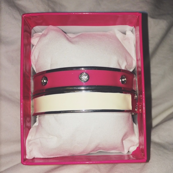 Macy's Jewelry - NWOT Macy's bangles