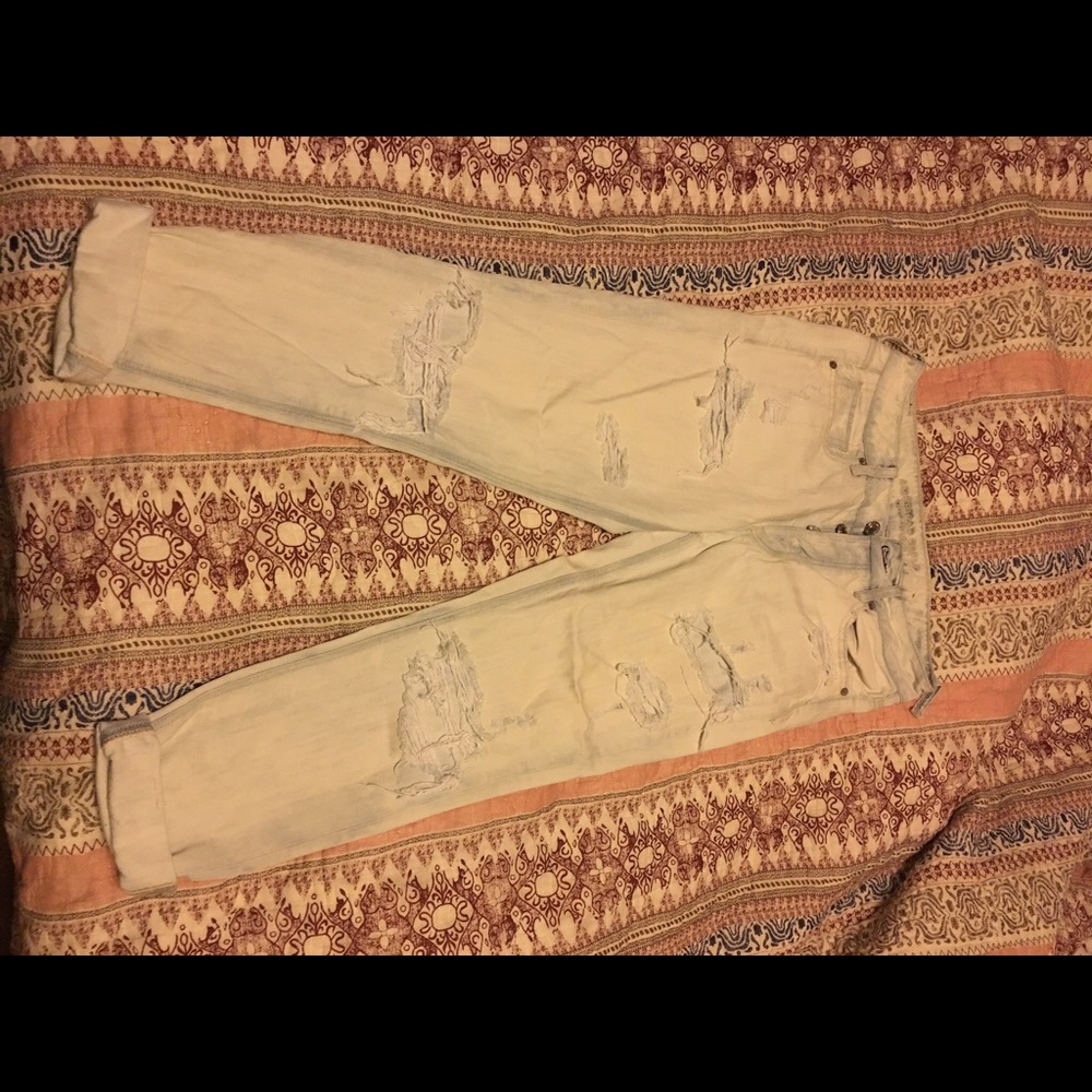 American eagle size 6 ripped boyfriend jeans