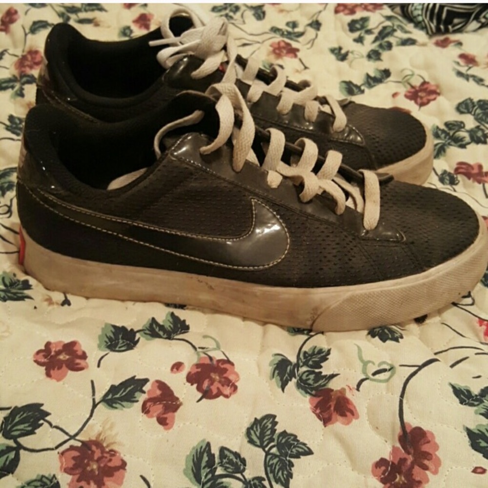 Nike shoes size 10
