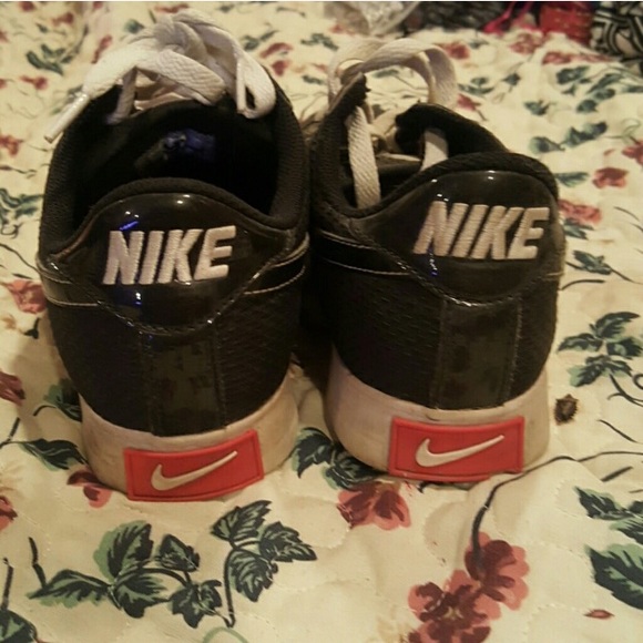 Nike shoes size 10 - Picture 2 of 3