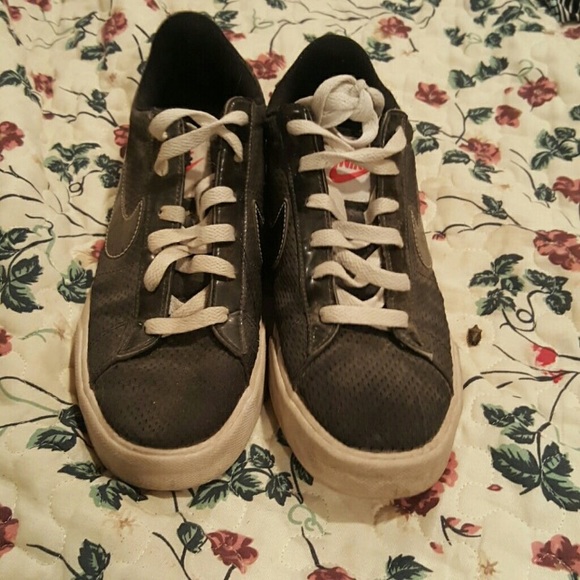 Nike shoes size 10 - Picture 3 of 3