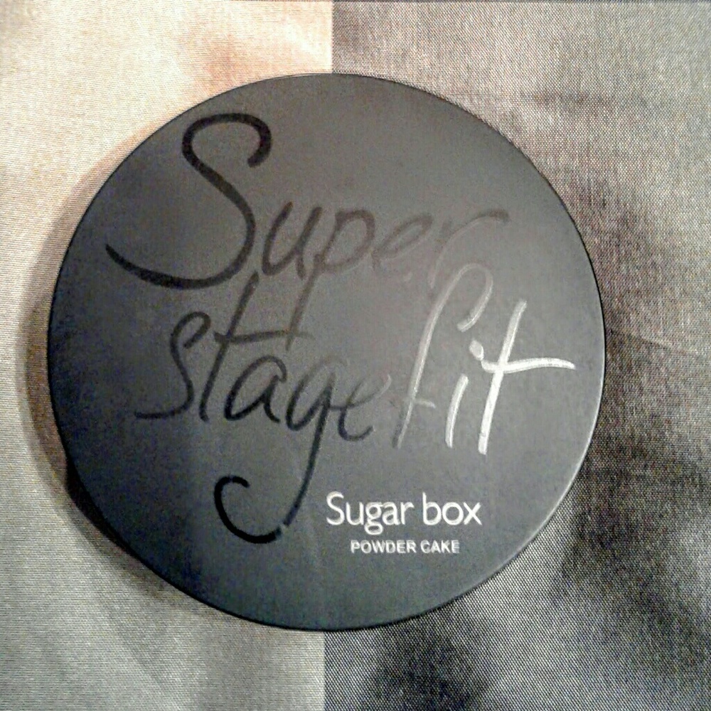 TONI R. FACE POWDER.NOT FOR SALE - Picture 2 of 5
