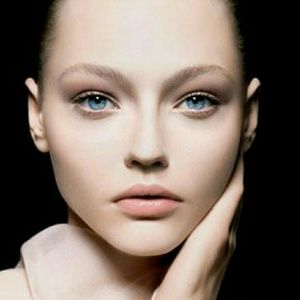 TONI R. FACE POWDER.NOT FOR SALE