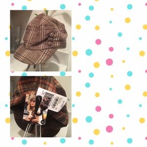 Lot of 2 Women's David & Young stylish newsboy hat