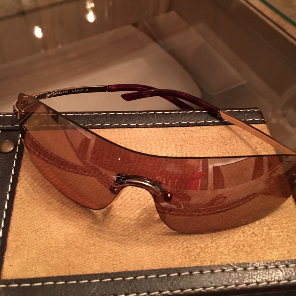 Classy Burberry Rose tinted sunglasses Mint