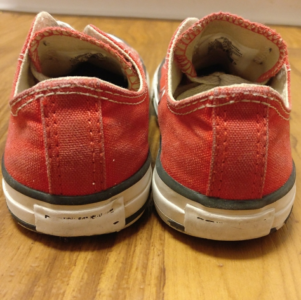 Red Converse Low Tops Youth - Picture 3 of 5