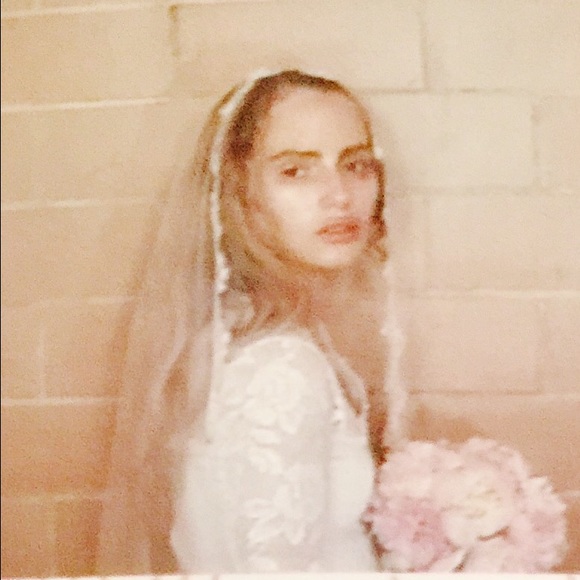 Meet your Posher, Britt - Picture 2 of 5