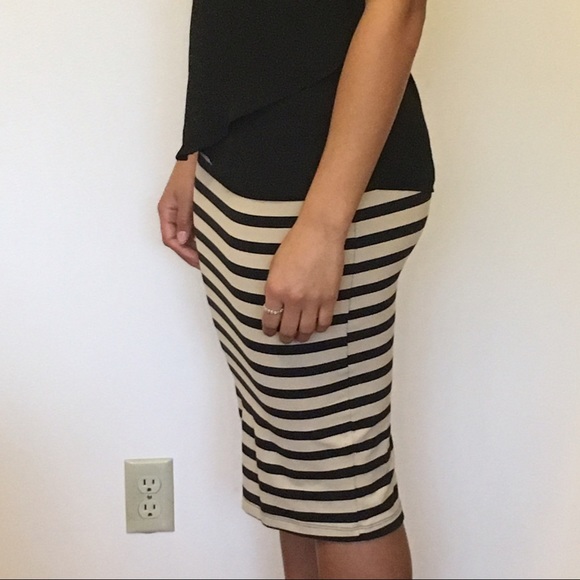 🥂BEBE🥂High-waisted pencil skirt. NWT - Picture 2 of 4