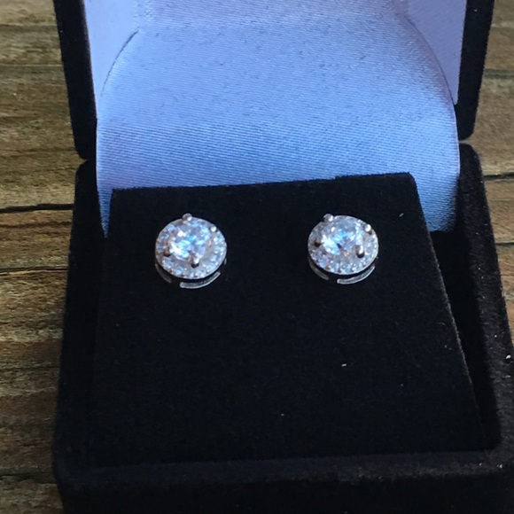 5⭐️ RATED NEW HEARTS AND ARROWS STUDS - Picture 4 of 8