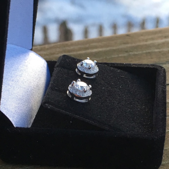 5⭐️ RATED NEW HEARTS AND ARROWS STUDS - Picture 6 of 8