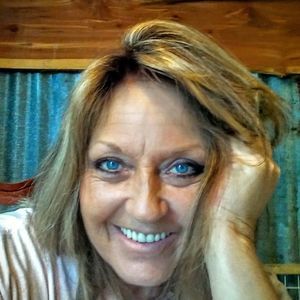 Meet your Posher, Carla