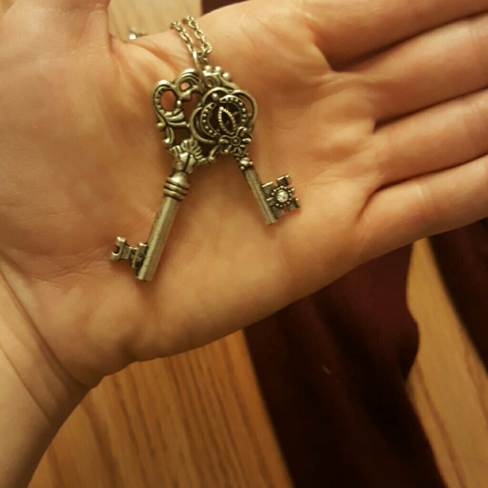 Long key necklace