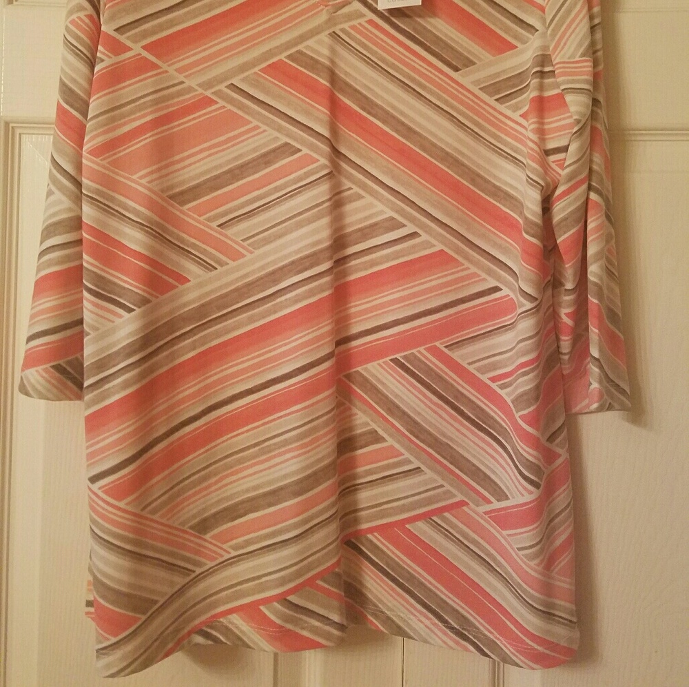 Top - Picture 2 of 3