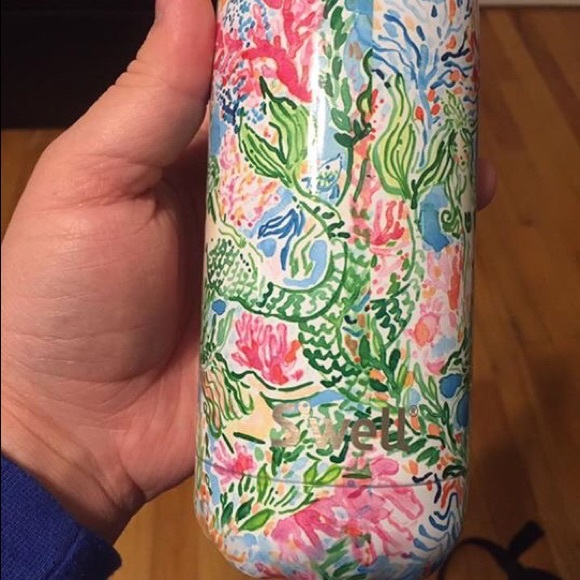 Lilly Pulitzer Limited Edition S'well water bottle - Picture 2 of 4