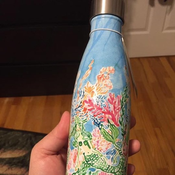 Lilly Pulitzer Limited Edition S'well water bottle - Picture 3 of 4