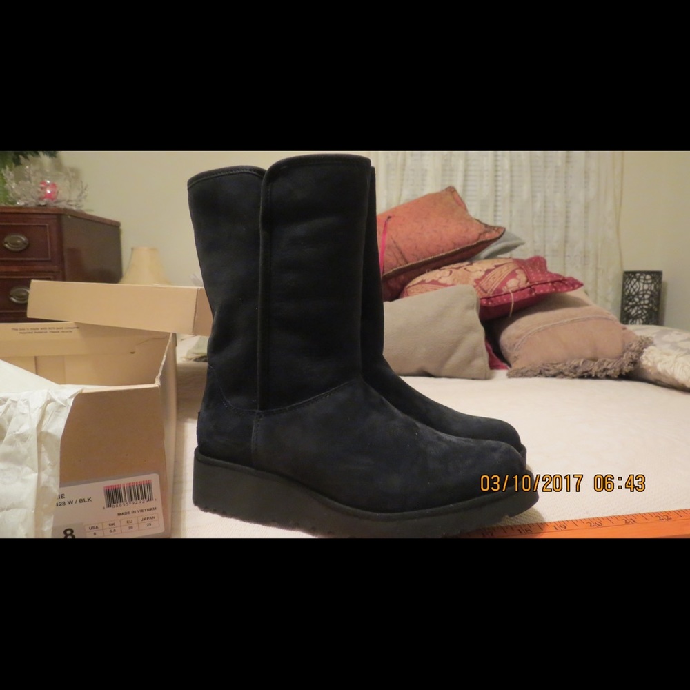 UGG Boots sz 8