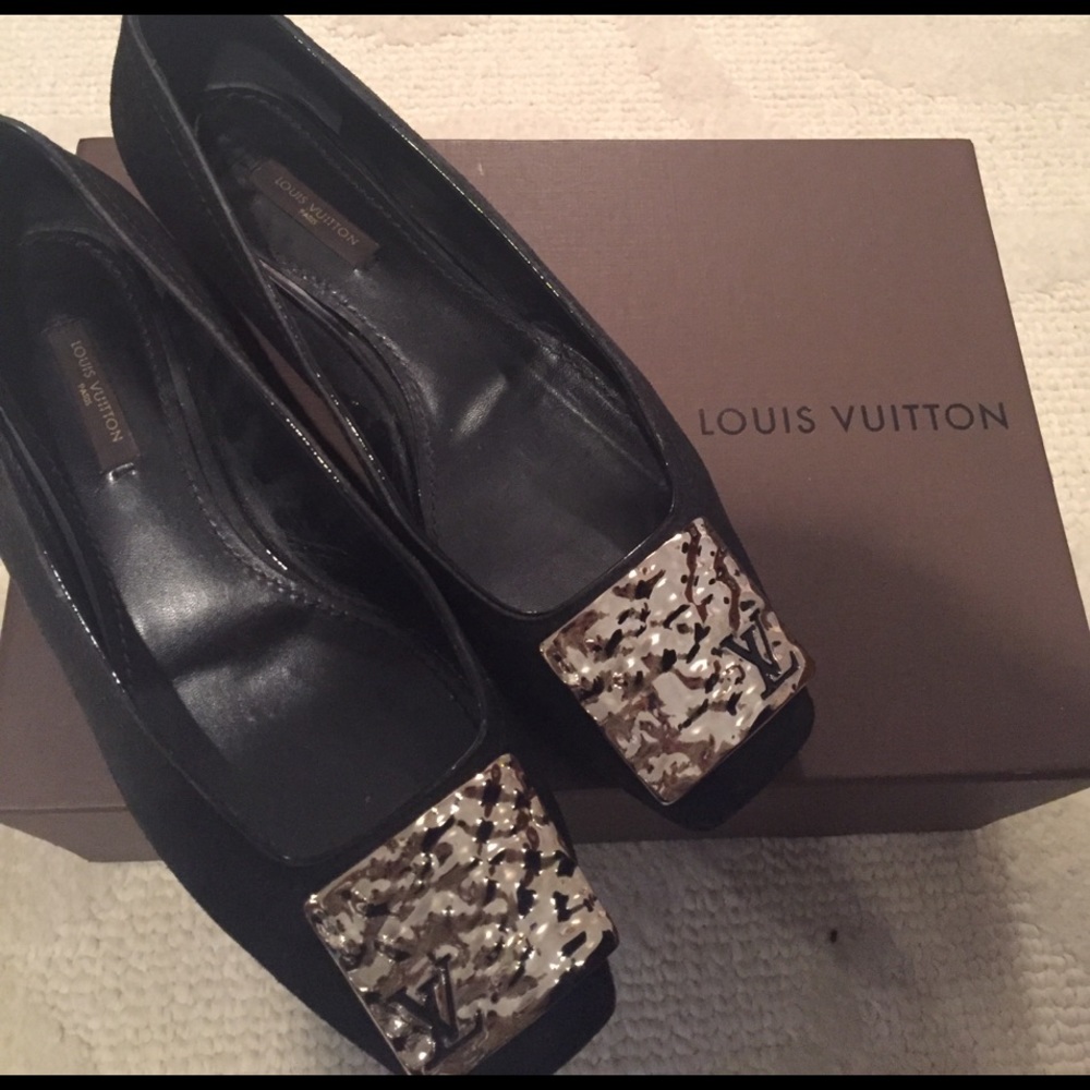 Louis Vuitton flats w/ original box!
