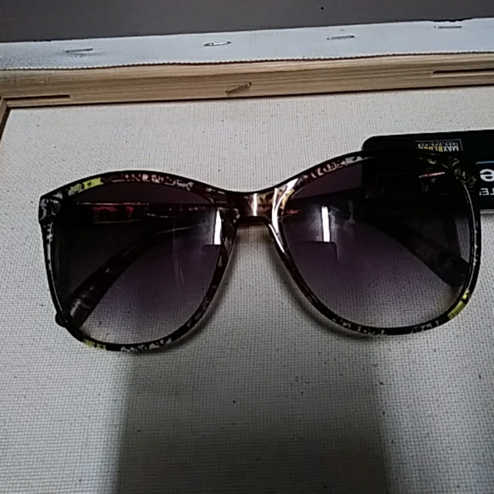 Large cat eye Sunglasses/  rainbow tortoise