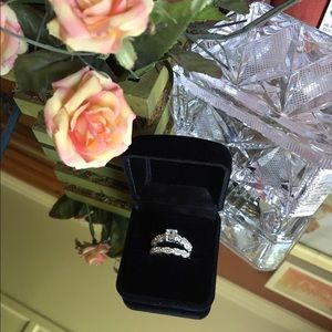 Brand new Elegant Engagment Ring Set size 7 or 8