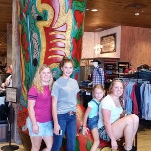 Meet your Posher, Ashley