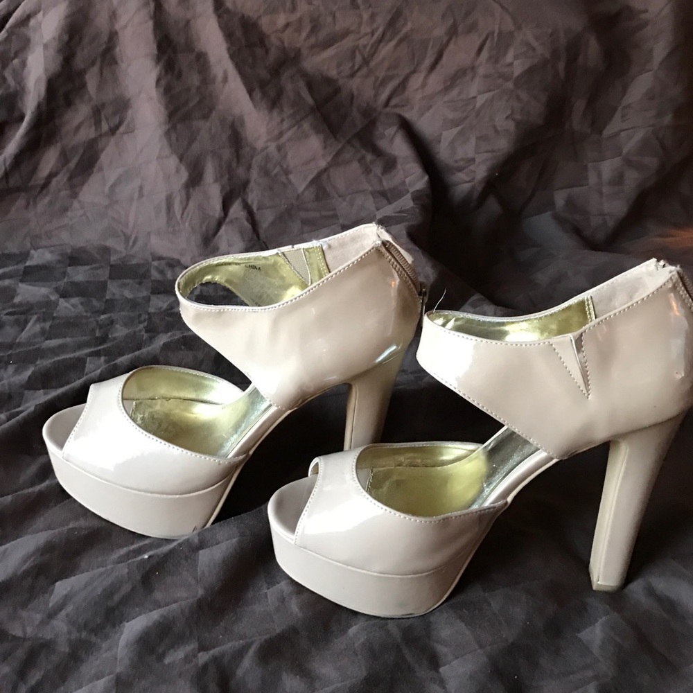 Shoes - Picture 2 of 4