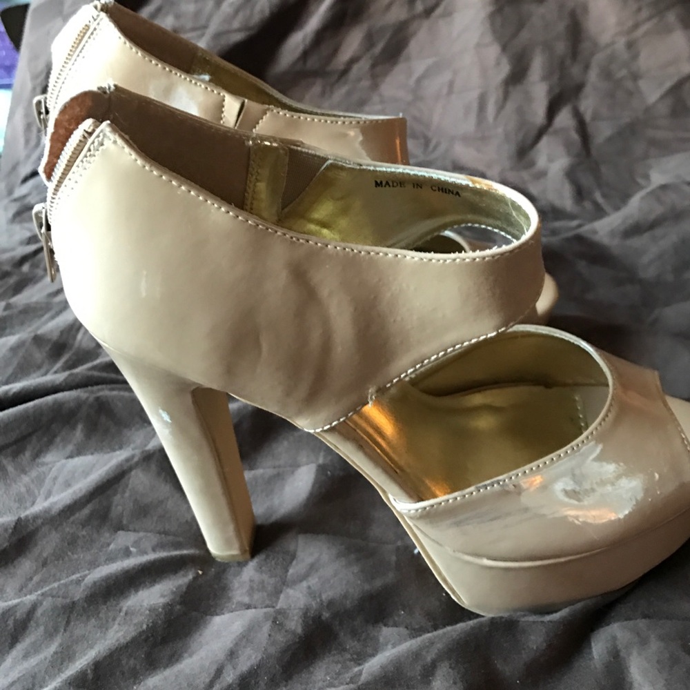 Shoes - Picture 4 of 4