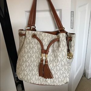 Michael kors jet set tote